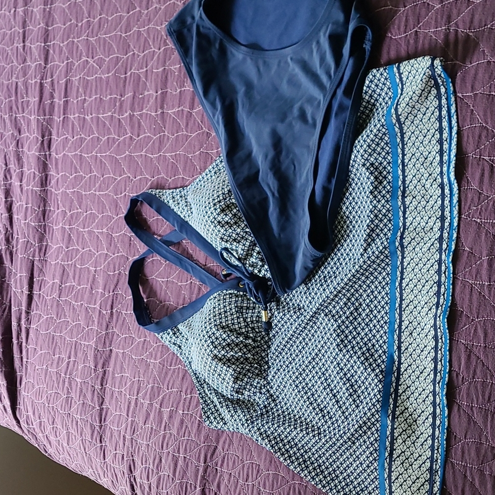 Women's blue tankini and bottoms.  Top is a sz 18 and bottoms ate a sz 16.